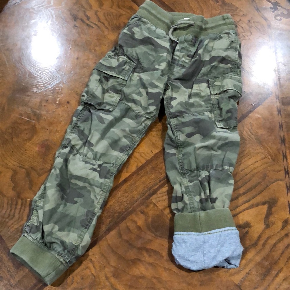 Gap jogger camouflage lined warm pants size small